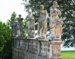 statue-del-marinali-a-lato-della-villa-briuciata
